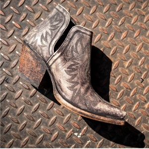 SOLD OUT Ariat Dixon Western Boot Size 8.5